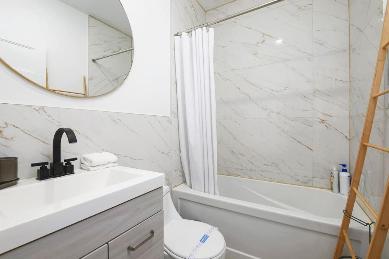 Outstanding 1br Village Downtown Mtl Zh5 Apartment