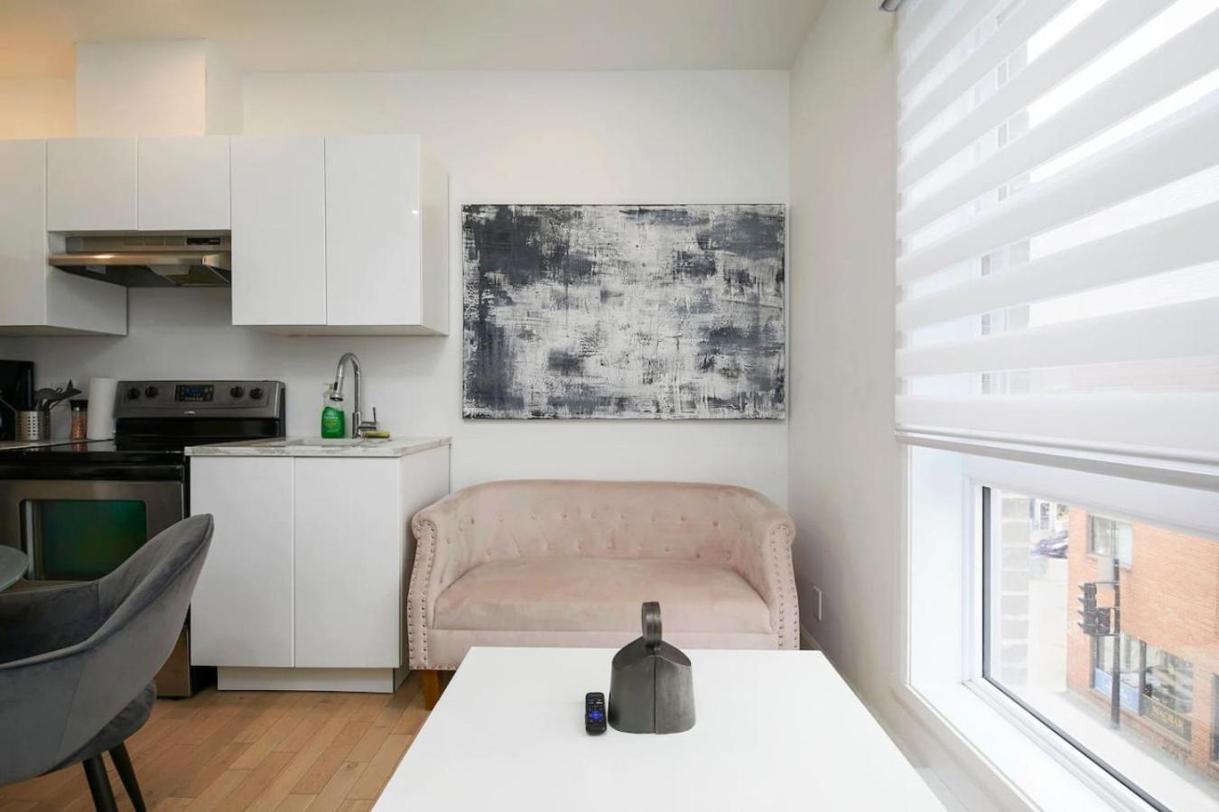 Apartment Outstanding 1br Village Downtown Mtl Zh5 *